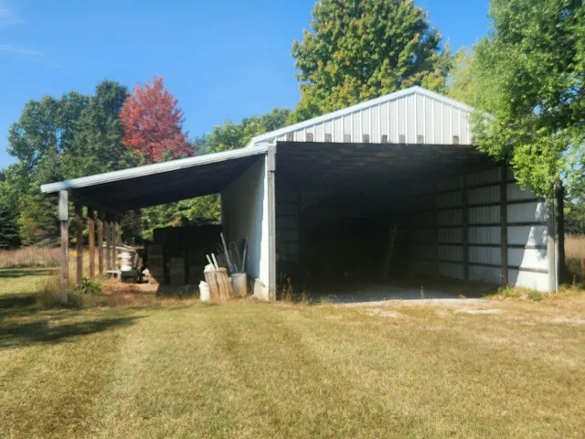 $400,000 | 7385 South 88th Avenue, Rothbury, MI 49452
