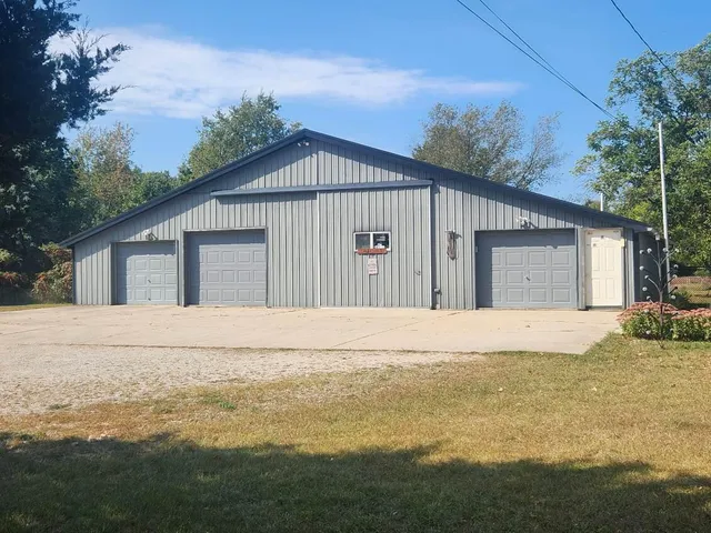 $400,000 | 7385 South 88th Avenue, Rothbury, MI 49452