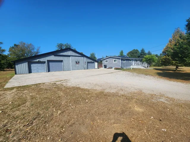 $400,000 | 7385 South 88th Avenue, Rothbury, MI 49452