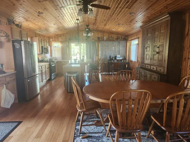 $400,000 | 7385 South 88th Avenue, Rothbury, MI 49452