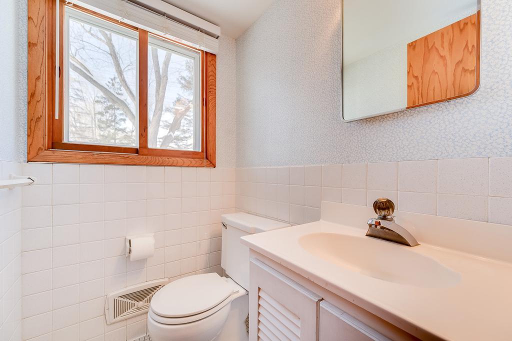 6704 Ridgeview Drive Edina, MN 55439 - Photo 13 of 27