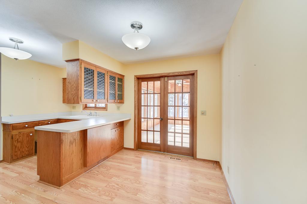 6704 Ridgeview Drive Edina, MN 55439 - Photo 8 of 27