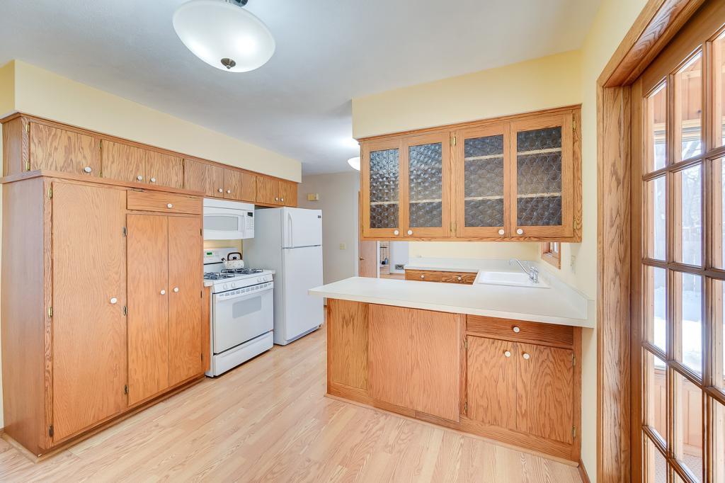6704 Ridgeview Drive Edina, MN 55439 - Photo 9 of 27