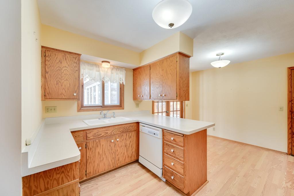 6704 Ridgeview Drive Edina, MN 55439 - Photo 10 of 27