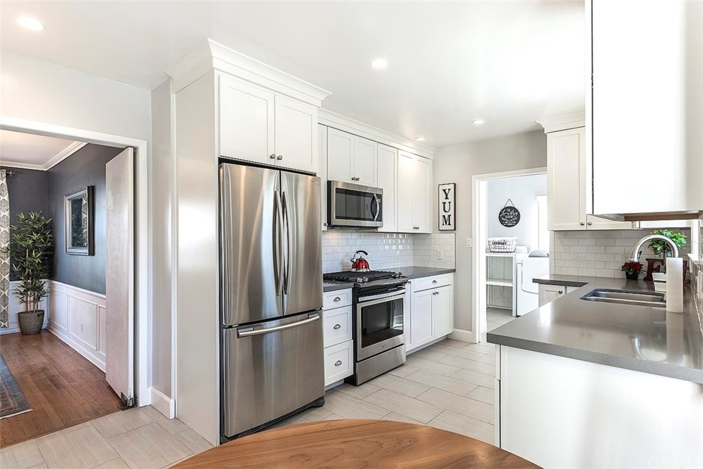 6803 Chisholm Avenue Van Nuys, CA 91406 - Photo 11 of 27