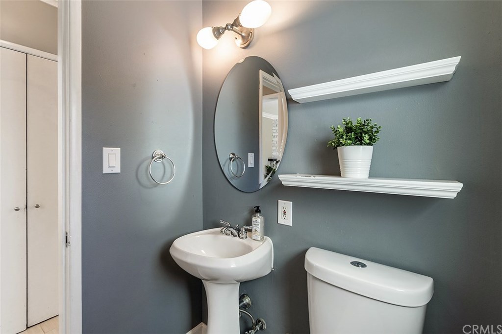 6803 Chisholm Avenue Van Nuys, CA 91406 - Photo 13 of 27