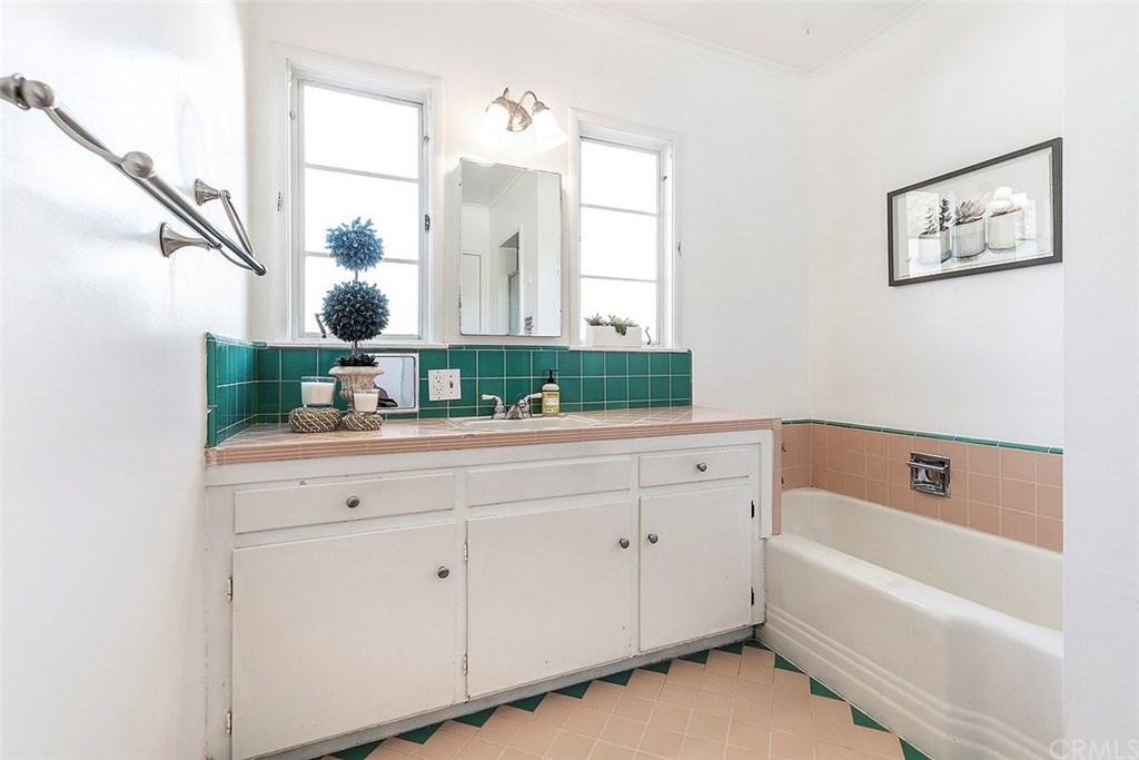 6803 Chisholm Avenue Van Nuys, CA 91406 - Photo 17 of 27