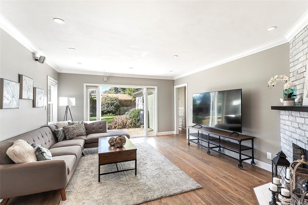 6803 Chisholm Avenue Van Nuys, CA 91406 - Photo 7 of 27