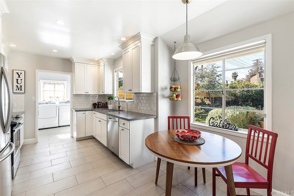 6803 Chisholm Avenue Van Nuys, CA 91406 - Photo 10 of 27