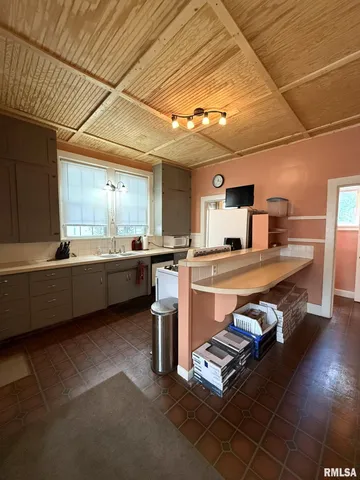 $124,900 | 554 North West Street, Galesburg, IL 61401