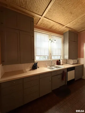 $124,900 | 554 North West Street, Galesburg, IL 61401