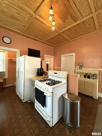 $124,900 | 554 North West Street, Galesburg, IL 61401