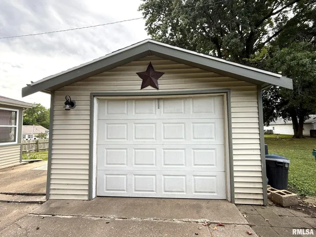 $124,900 | 554 North West Street, Galesburg, IL 61401