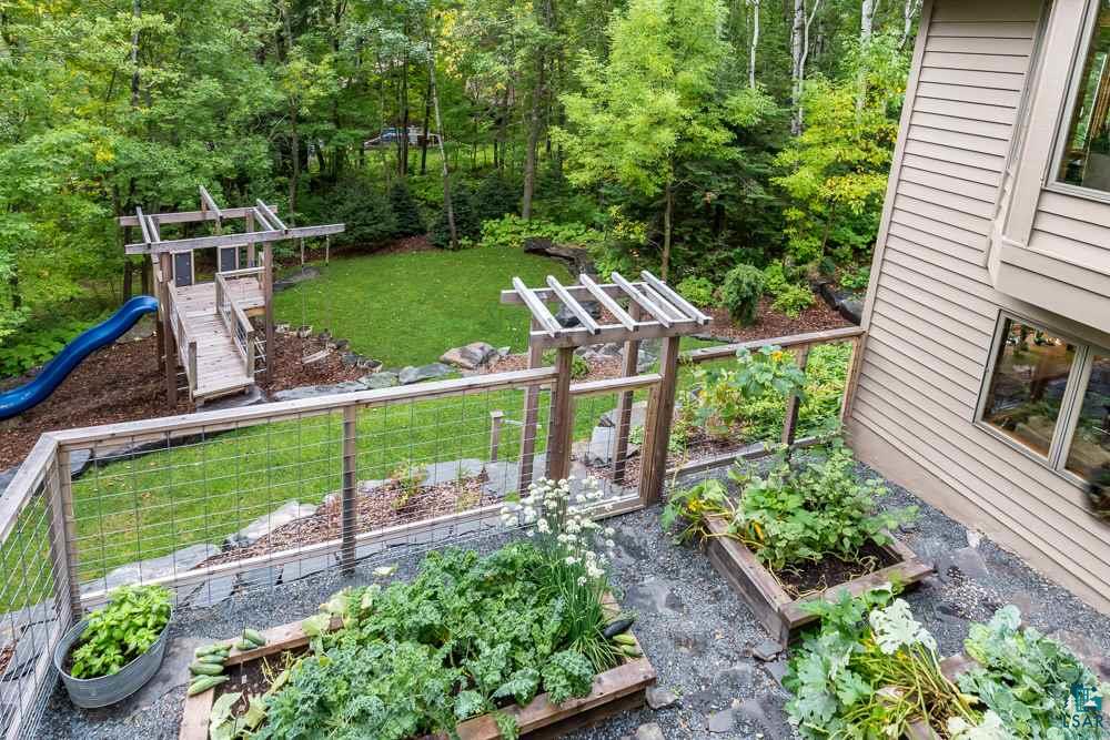 737 Ridgewood Road Duluth, MN 55804 - Photo 23 of 24 Dining Rm View of Yard
