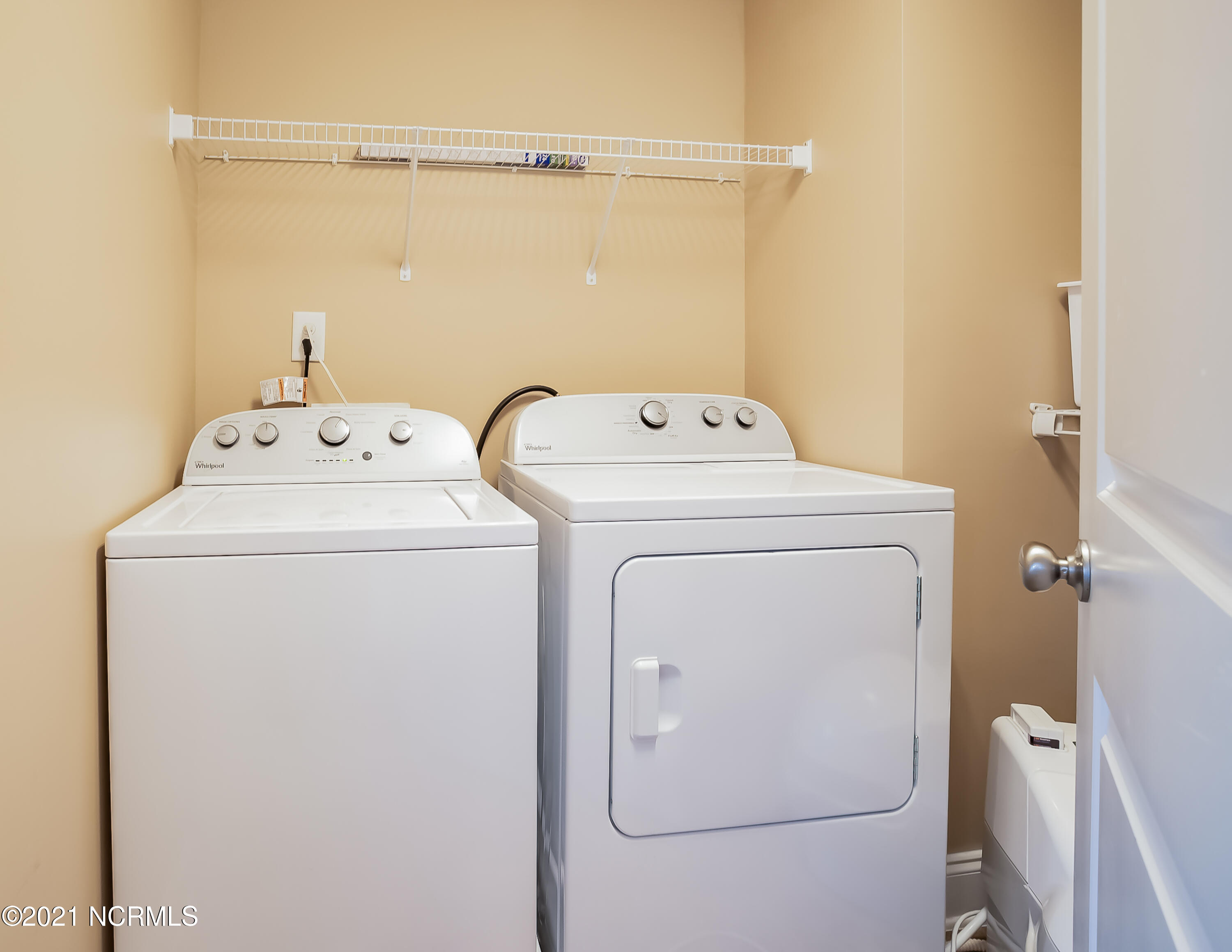 147 Saint Road Richlands, NC 28574 - Photo 19 of 25 51LAUNDRY