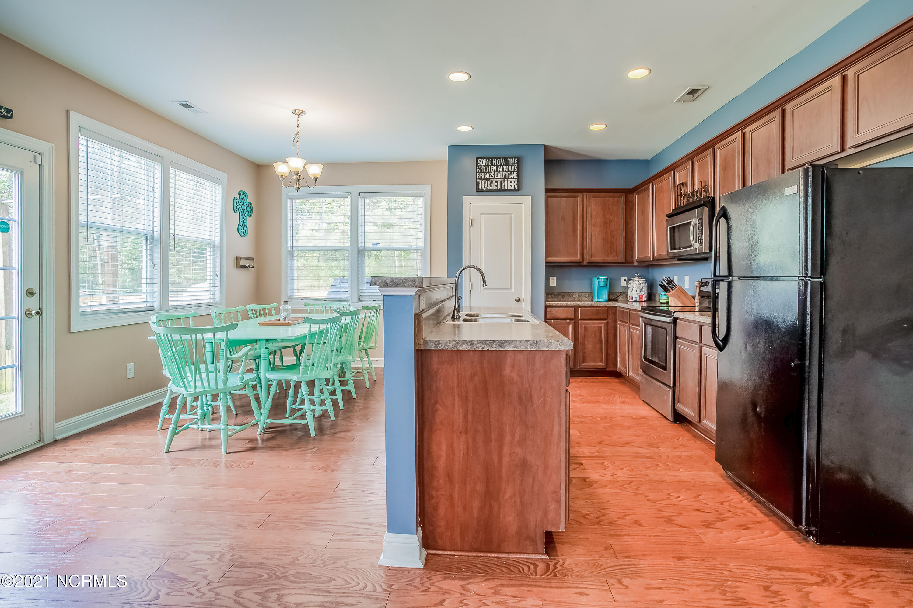 147 Saint Road Richlands, NC 28574 - Photo 8 of 25 14KITCHEN
