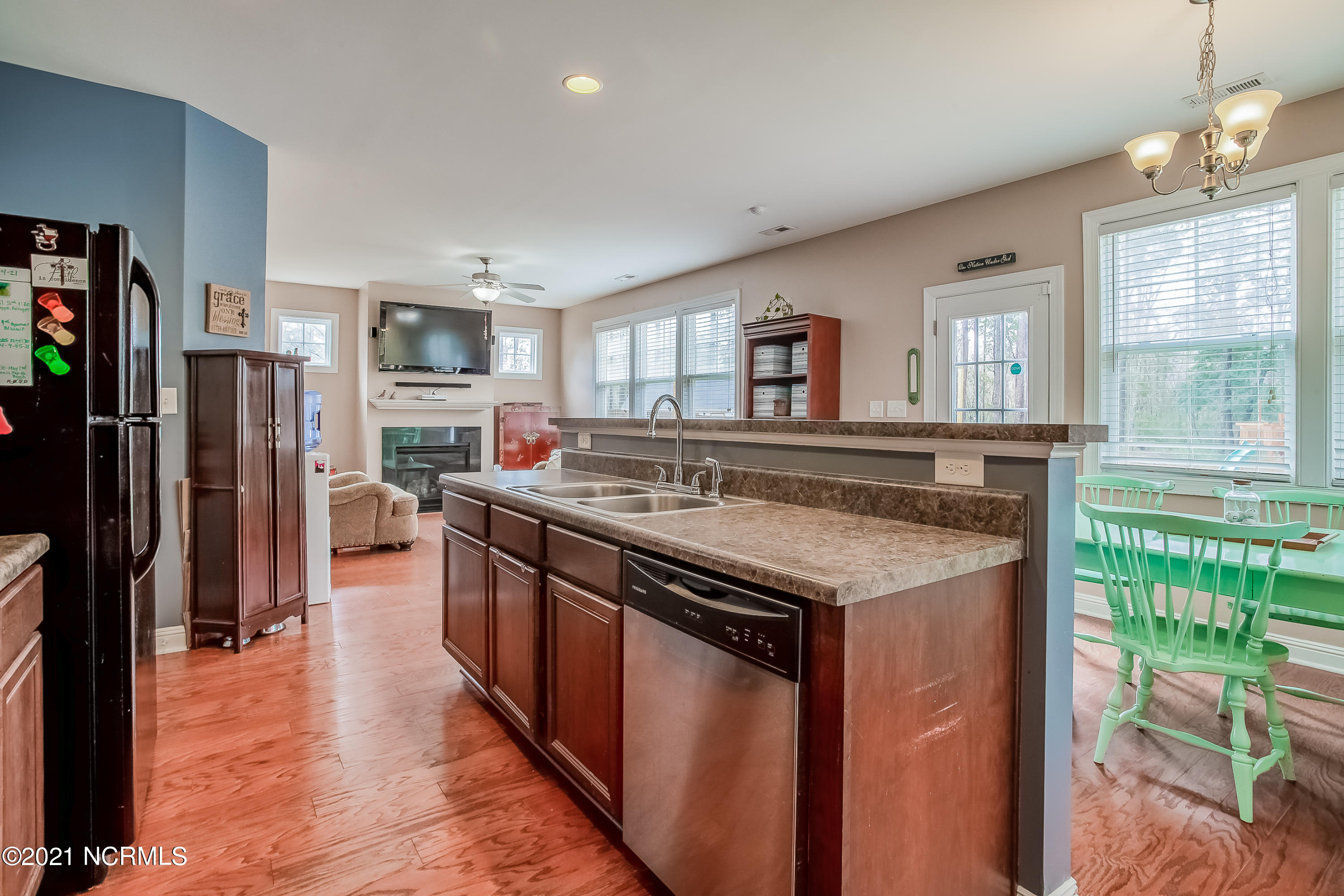 147 Saint Road Richlands, NC 28574 - Photo 9 of 25 17KITCHEN
