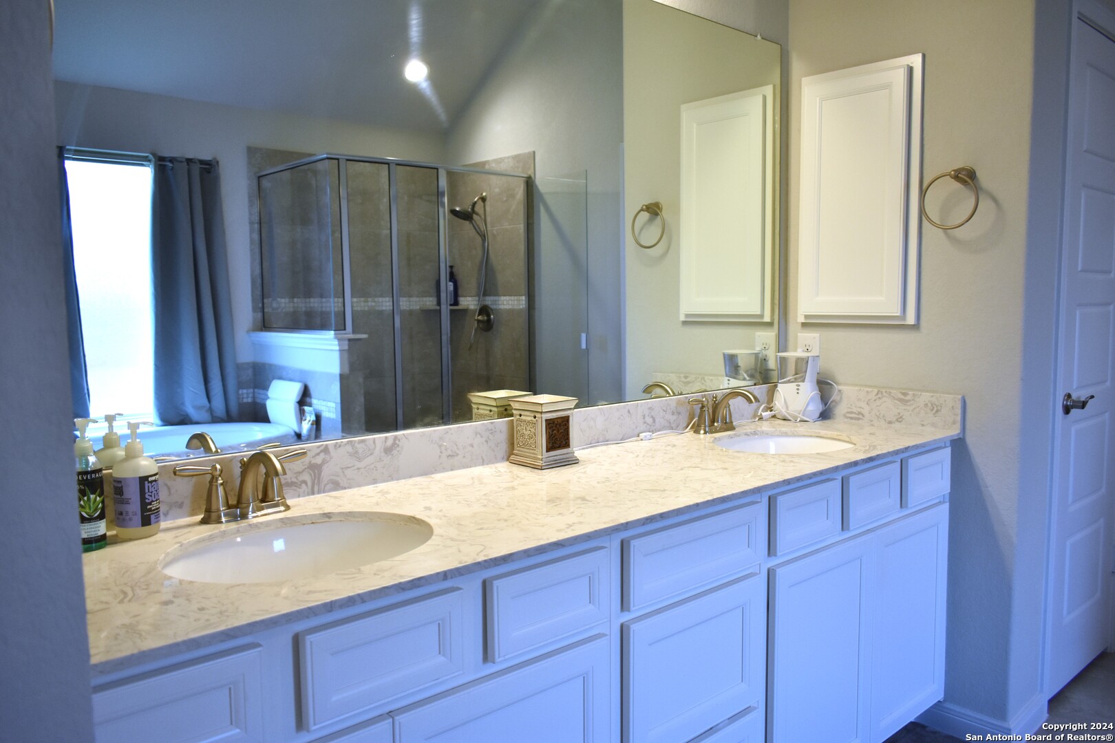 624 Colt Trail Schertz, TX 78154 - Photo 16 of 20 a bathroom with double vanity sinks and a mirror