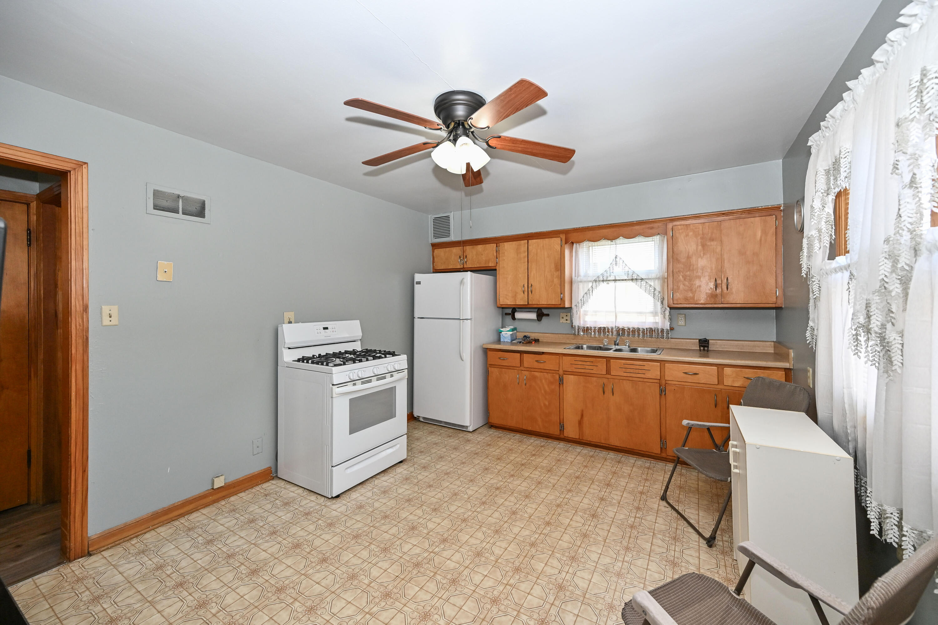 4164 South 4th Street Milwaukee, WI 53207 - Photo 8 of 30 DZ4164-8