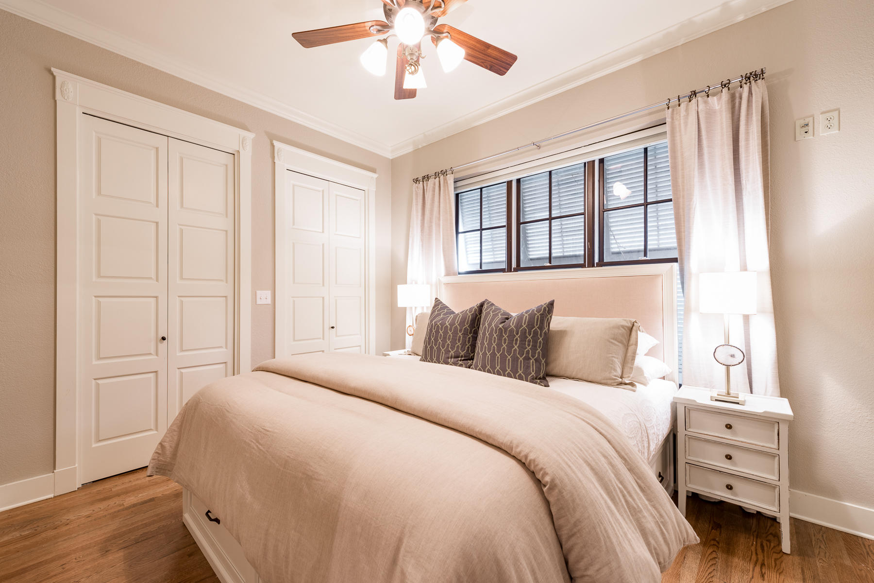 25 Stallworth Boulevard Santa Rosa Beach, FL 32459 - Photo 9 of 38 a bedroom with a large bed and a chandelier