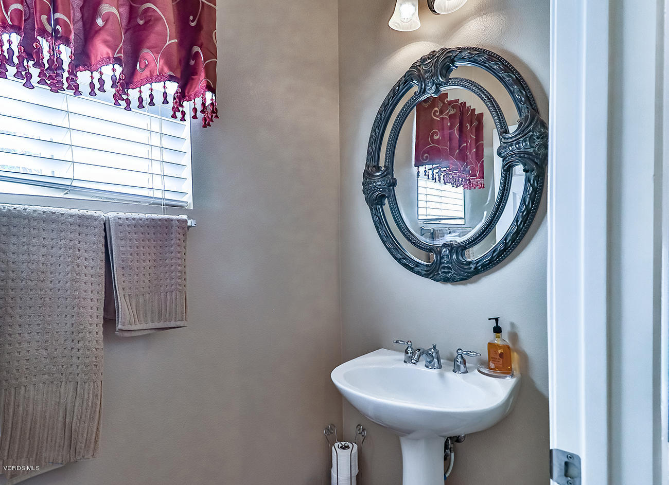 1702 Watercrest Way Simi Valley, CA 93065 - Photo 13 of 32 ePowder