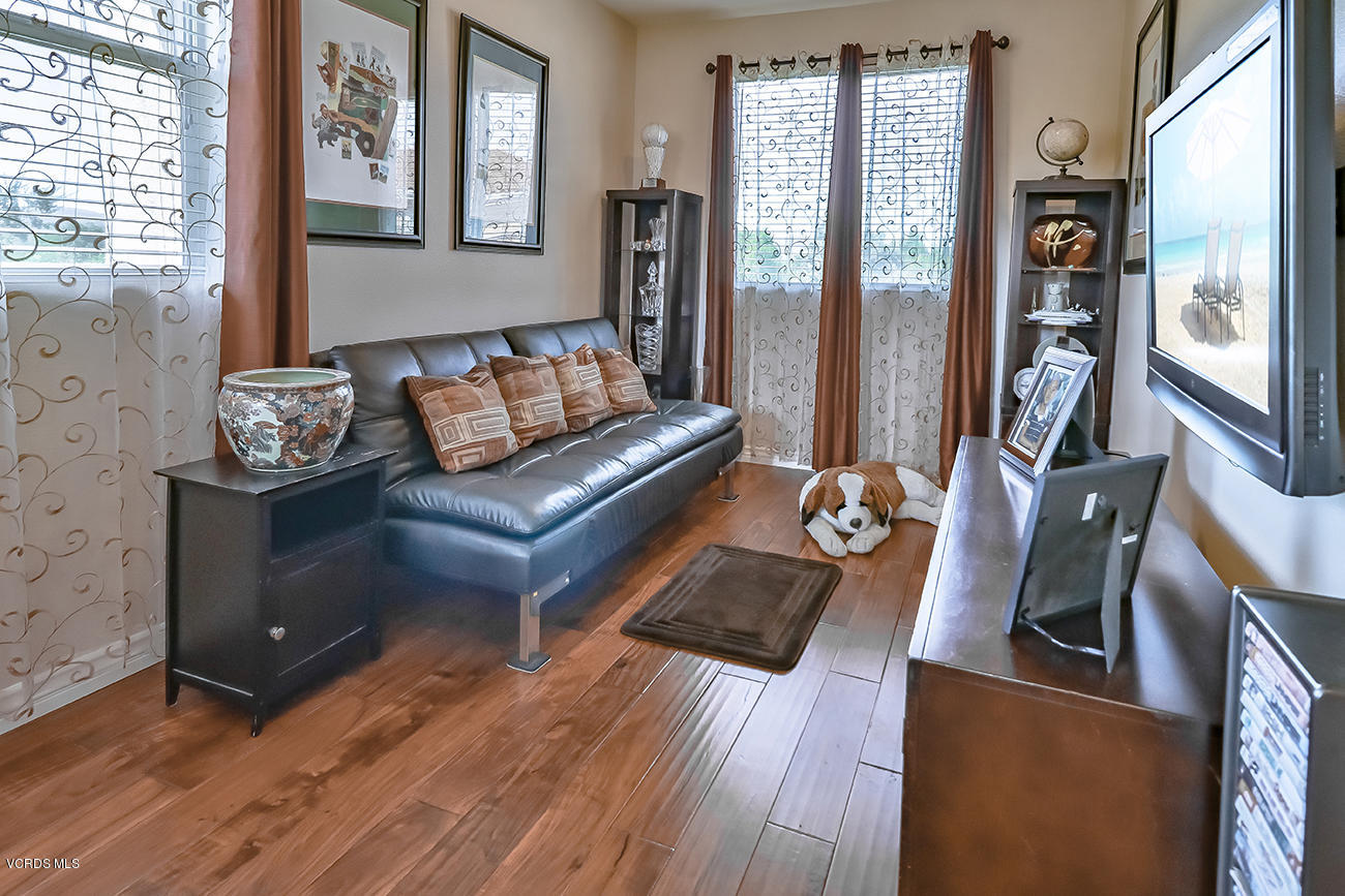 1702 Watercrest Way Simi Valley, CA 93065 - Photo 14 of 32 fLanding1