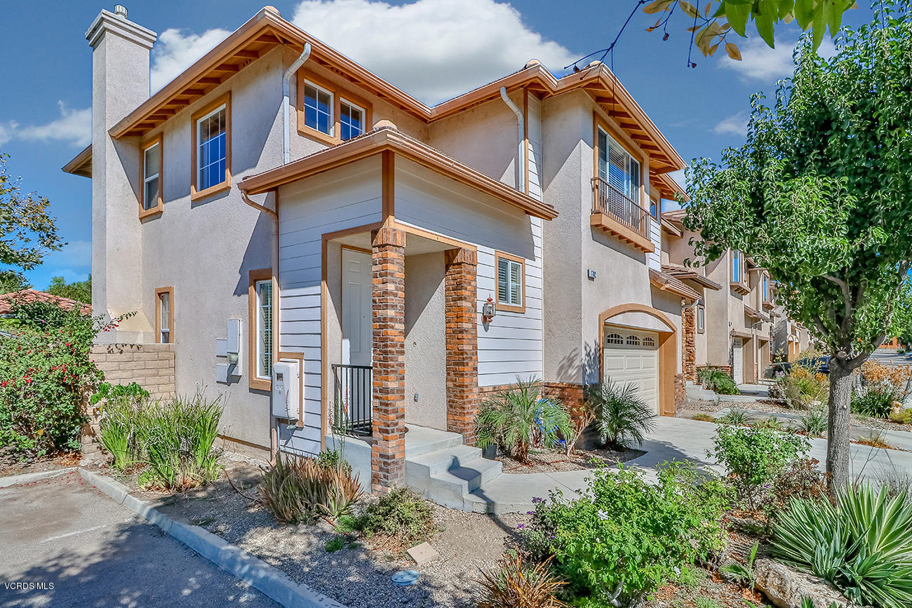 1702 Watercrest Way Simi Valley, CA 93065 - Photo 3 of 32 aFront3