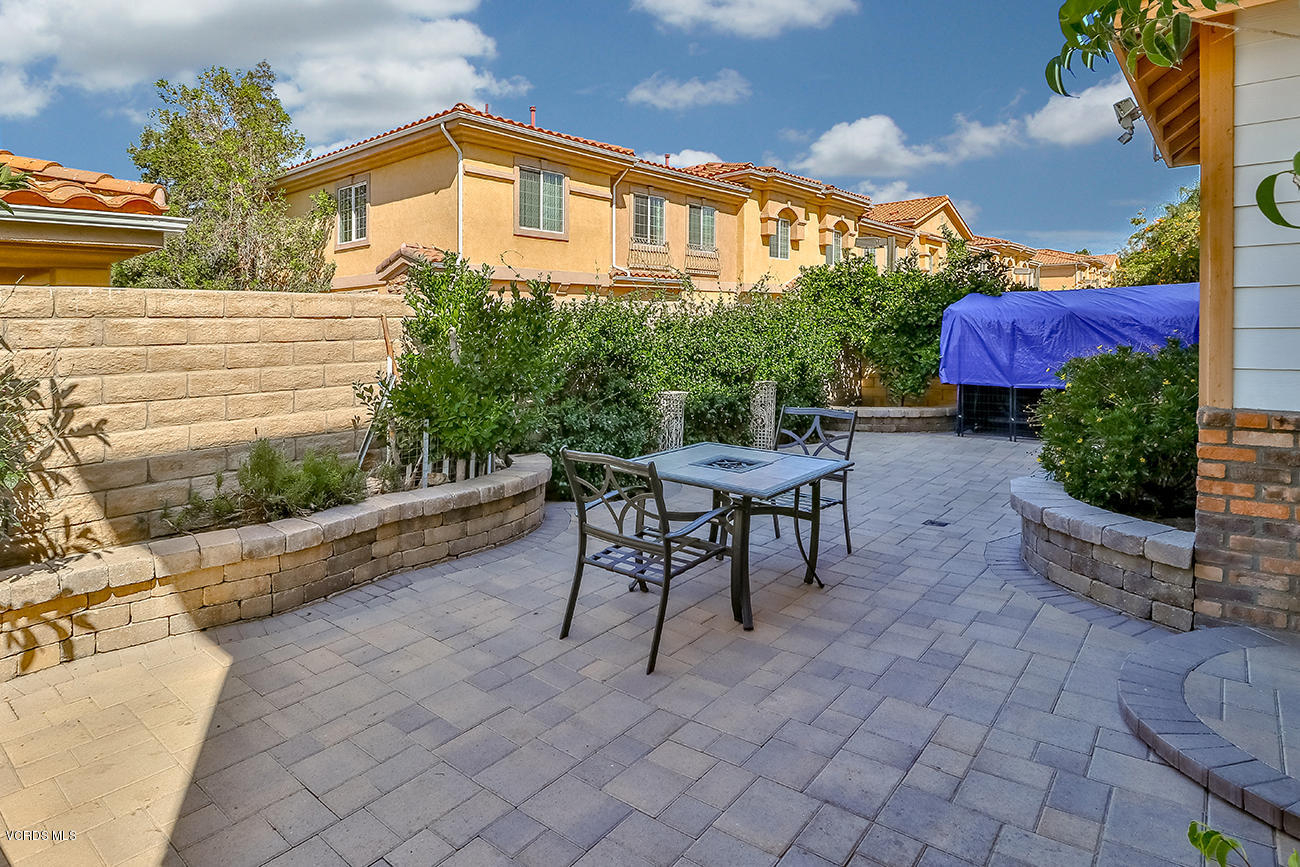 1702 Watercrest Way Simi Valley, CA 93065 - Photo 21 of 32 lBackyard4