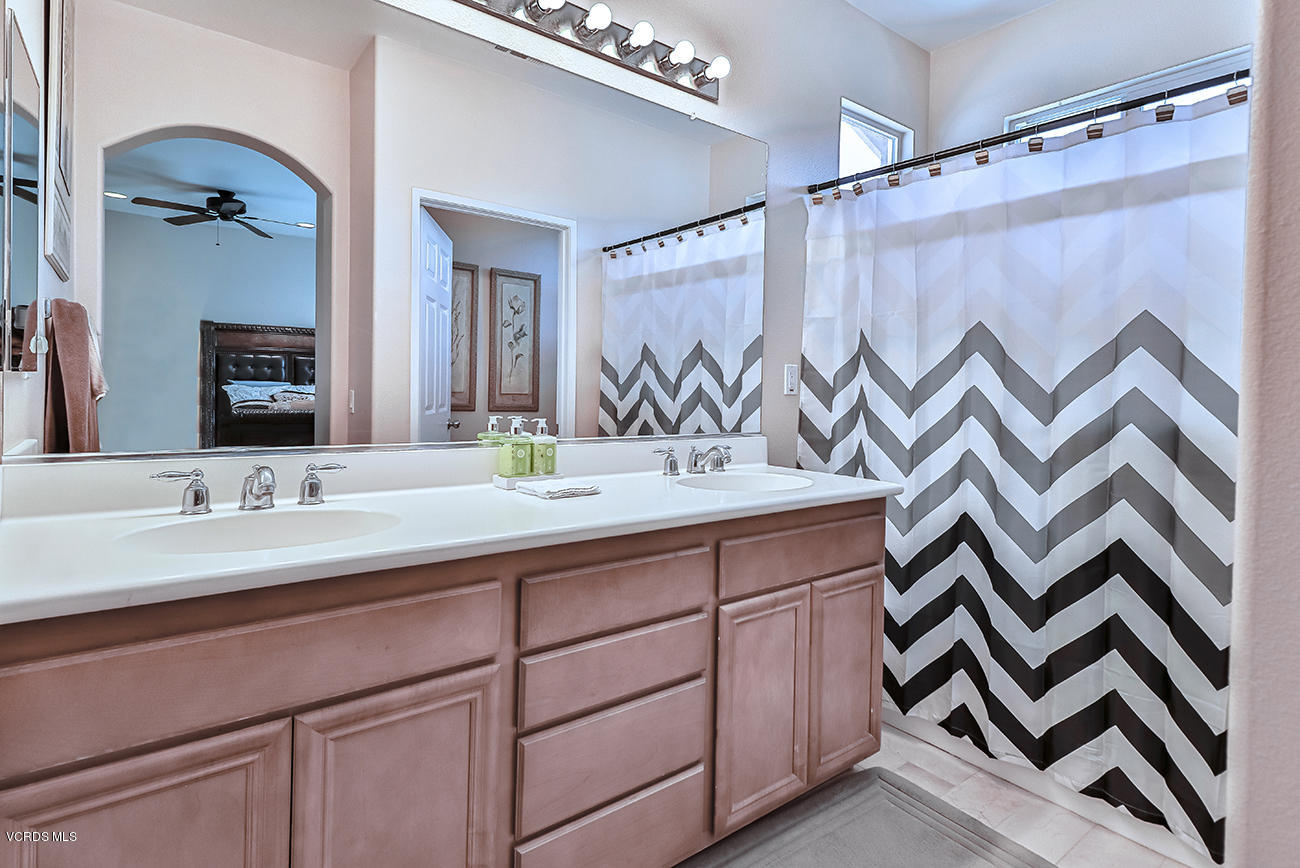 1702 Watercrest Way Simi Valley, CA 93065 - Photo 26 of 32 kMaster Suite3