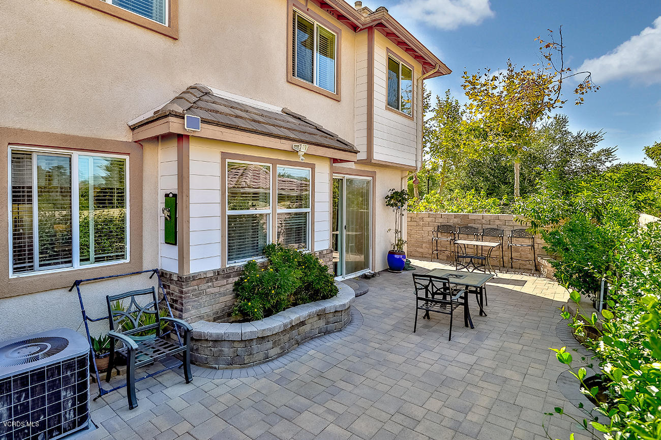 1702 Watercrest Way Simi Valley, CA 93065 - Photo 27 of 32 lBackyard3