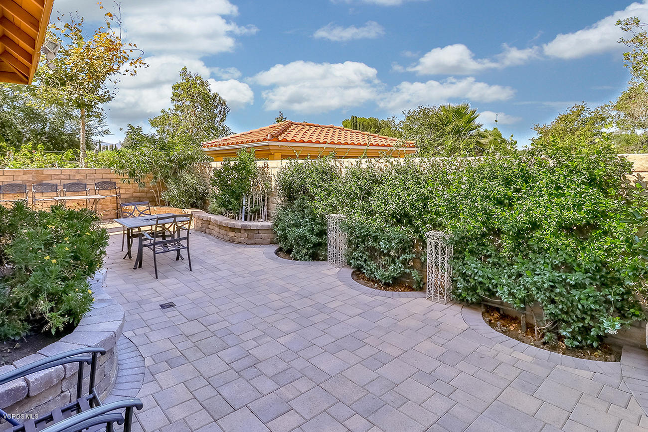1702 Watercrest Way Simi Valley, CA 93065 - Photo 28 of 32 lBackyard1