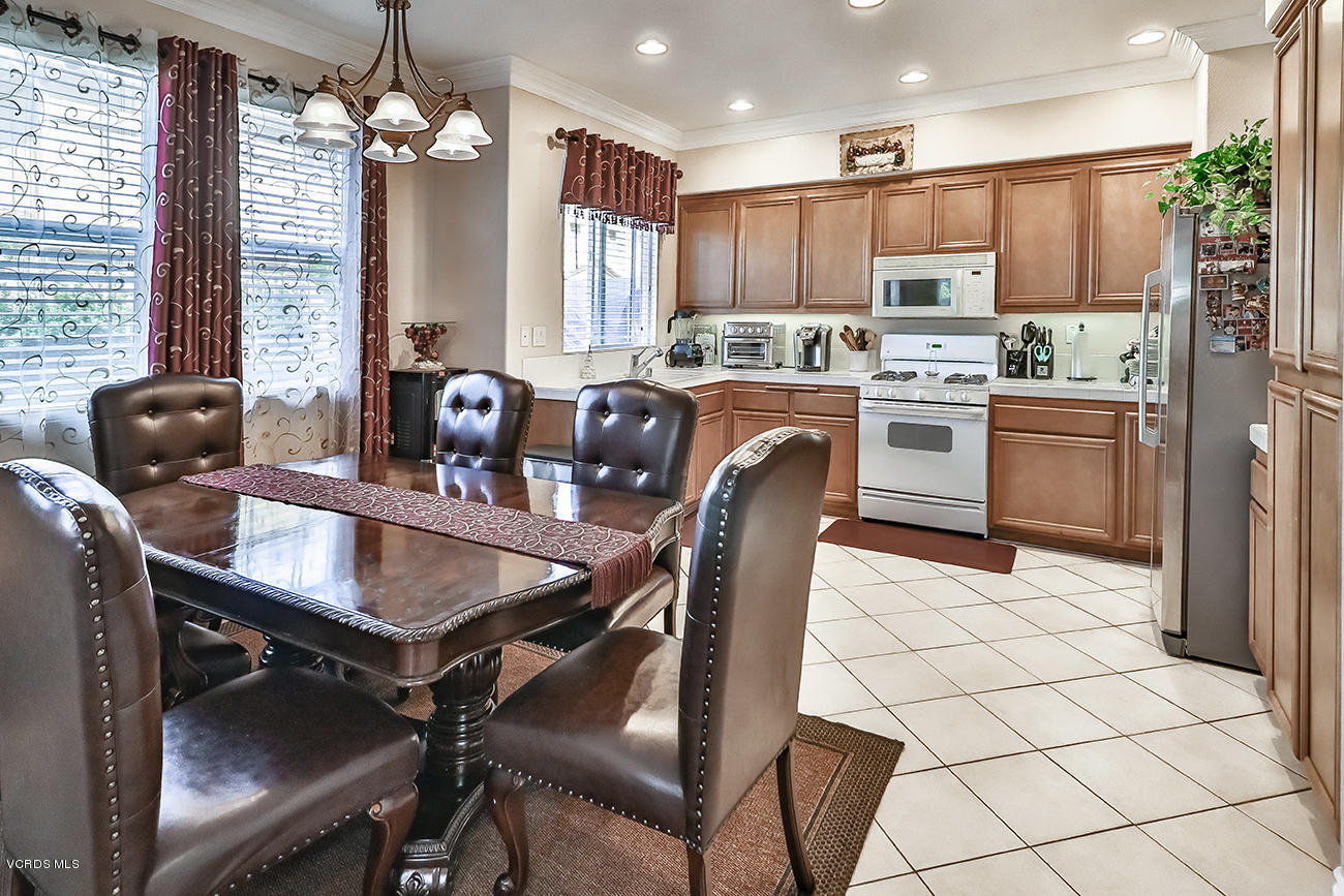 1702 Watercrest Way Simi Valley, CA 93065 - Photo 9 of 32 dKitchen1