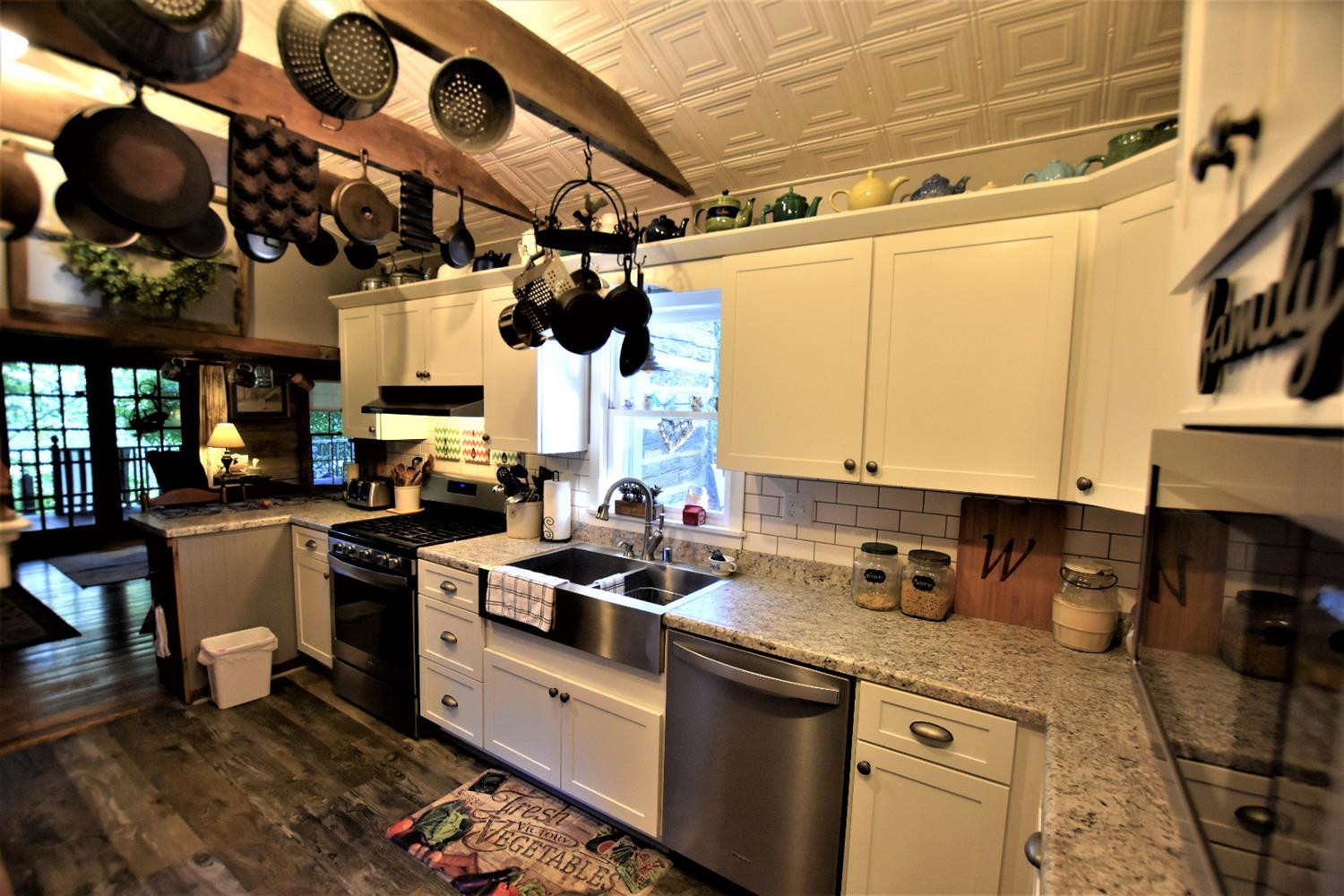 821 Sand Hill Road Irvine, KY 40336 - Photo 33 of 78 This kitchen is just beautiful ... who w