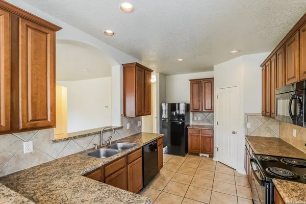 $350,000 | 6802 Foster Fields, Converse, TX 78109