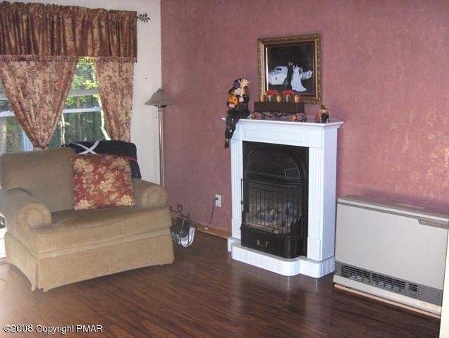 1795 Pine Ridge Drive West Bushkill, PA 18324 - Photo 3 of 6 Family Room