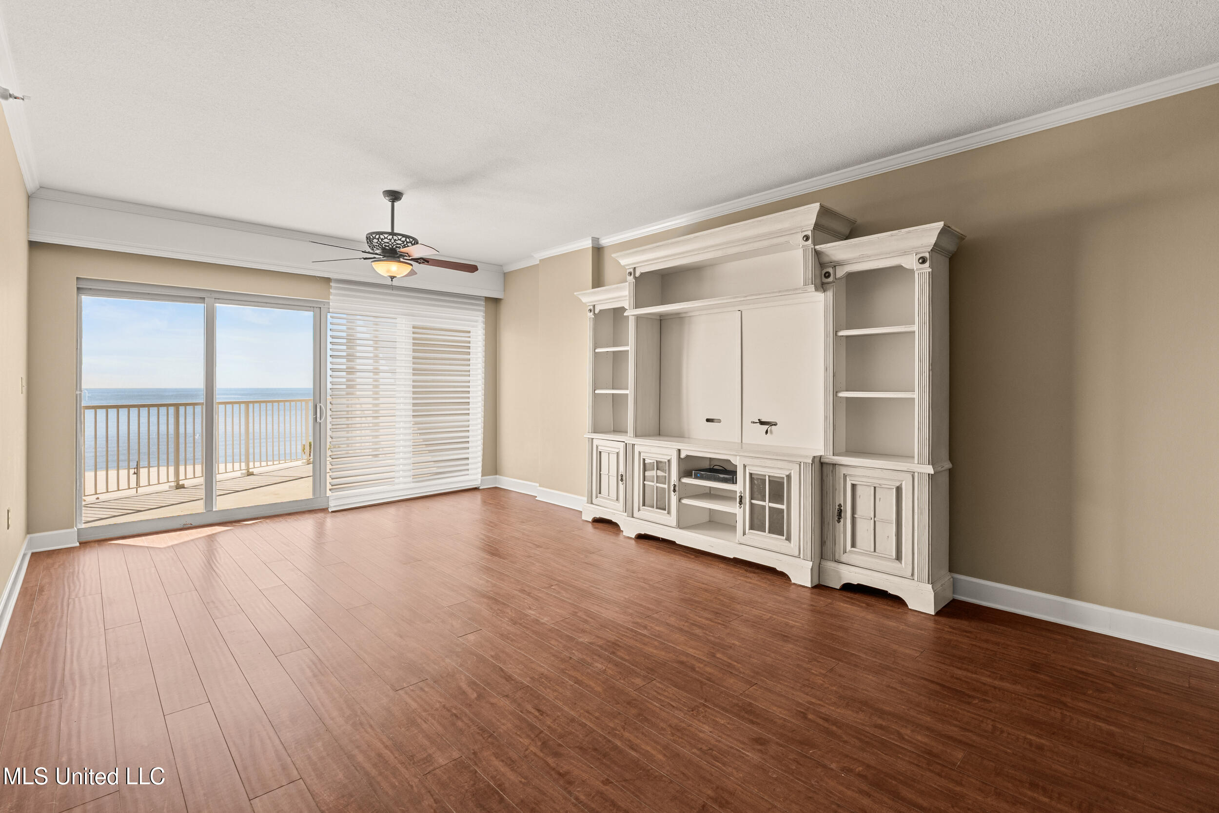 1899 Beach Boulevard, Unit 501 Biloxi, MS 39531 - Photo 11 of 60 11_living room