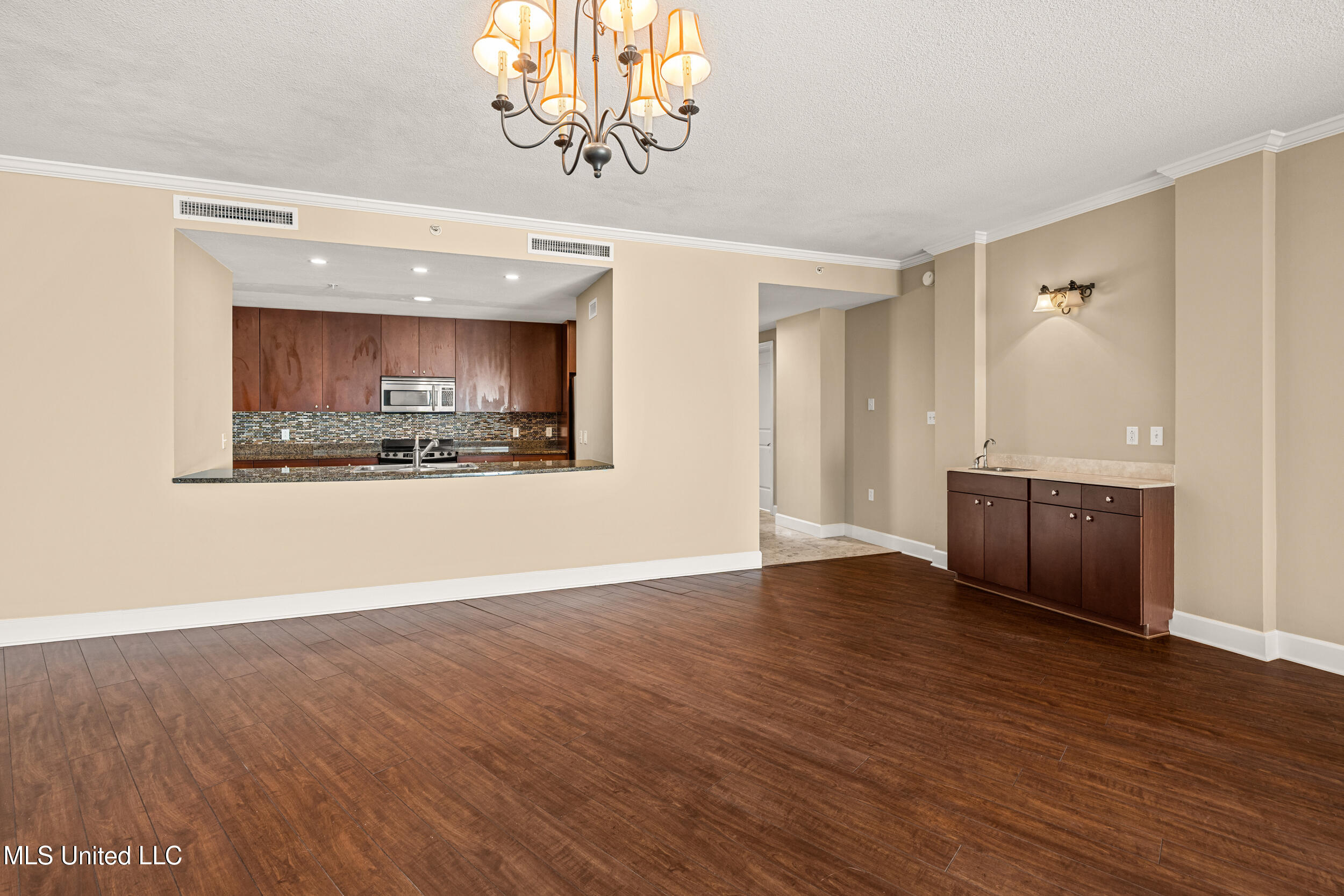 1899 Beach Boulevard, Unit 501 Biloxi, MS 39531 - Photo 16 of 60 16_dining area