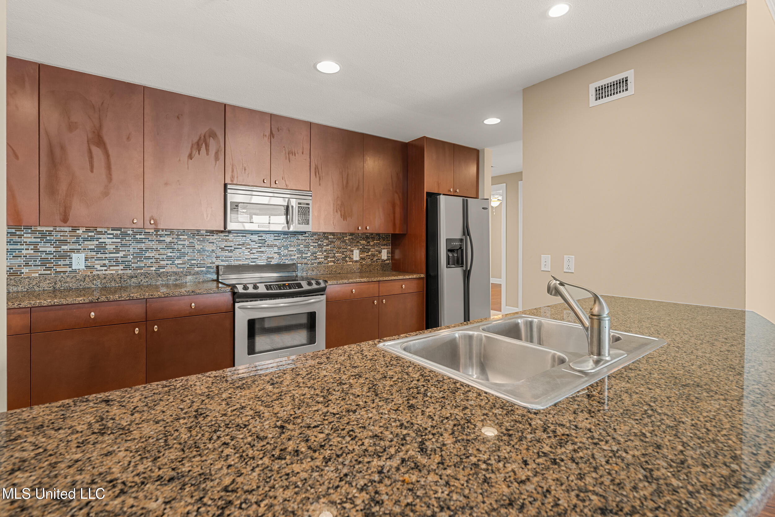 1899 Beach Boulevard, Unit 501 Biloxi, MS 39531 - Photo 18 of 60 18_kitchen_1