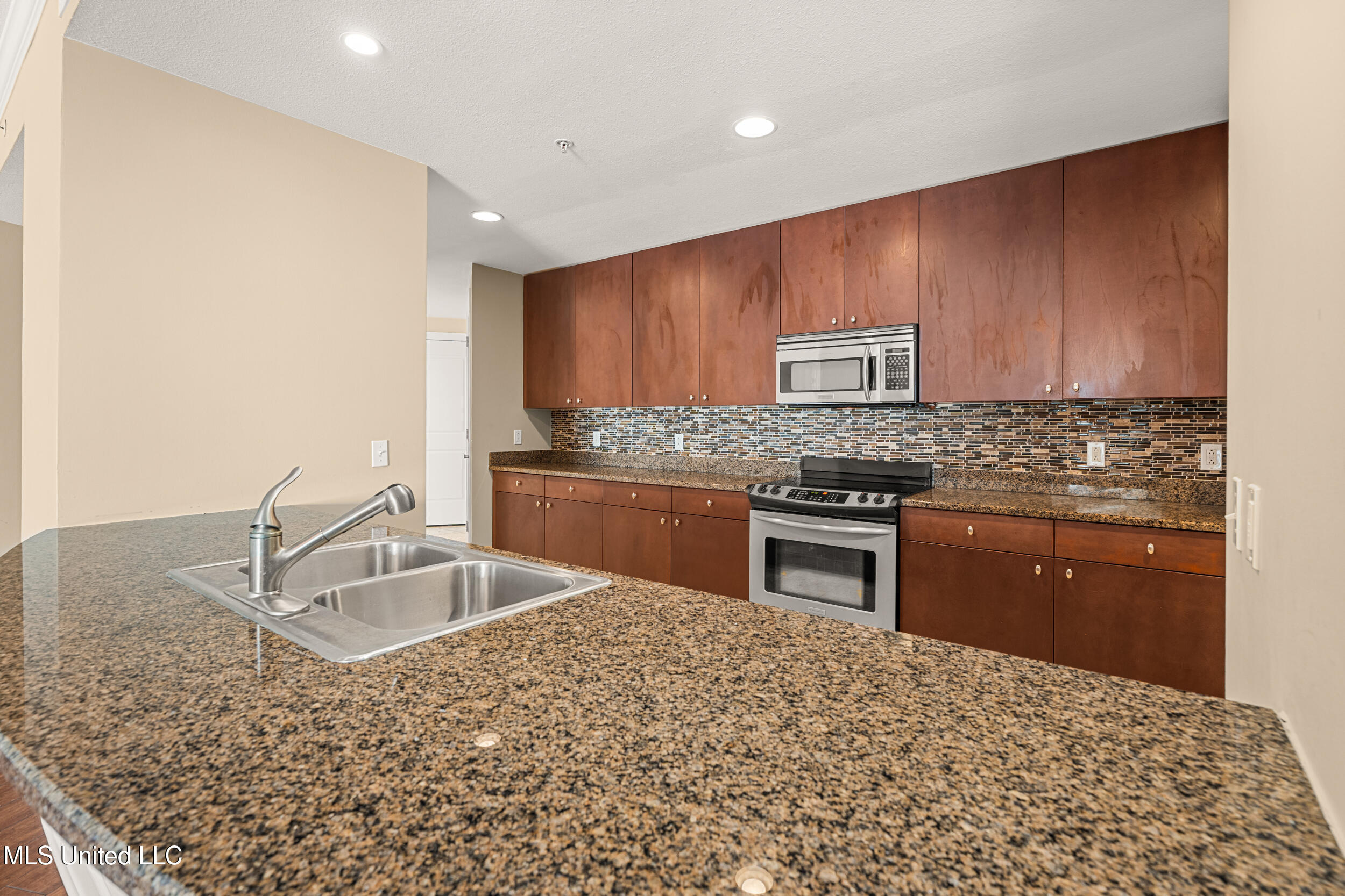 1899 Beach Boulevard, Unit 501 Biloxi, MS 39531 - Photo 19 of 60 19_kitchen_2