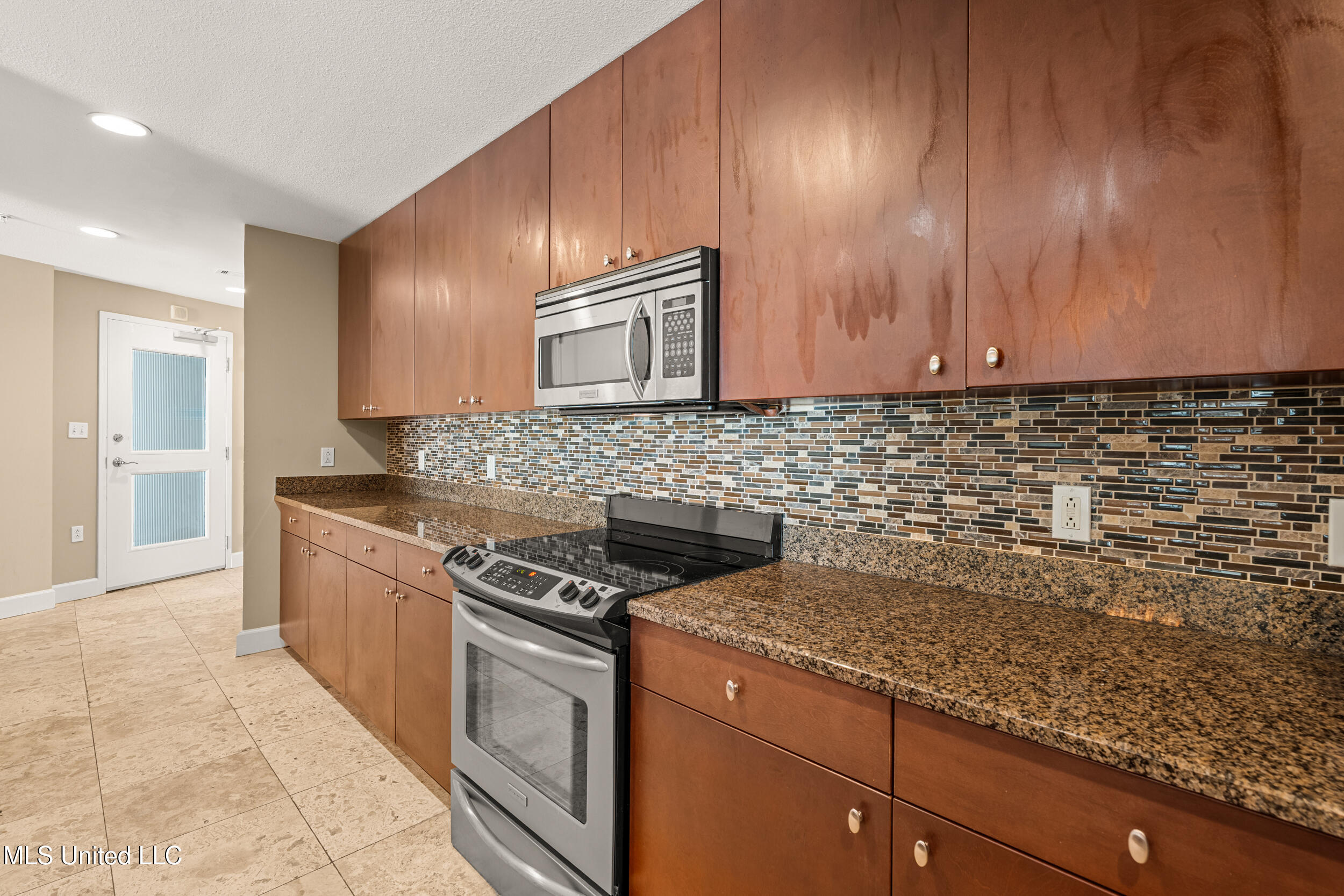 1899 Beach Boulevard, Unit 501 Biloxi, MS 39531 - Photo 21 of 60 21_kitchen_4