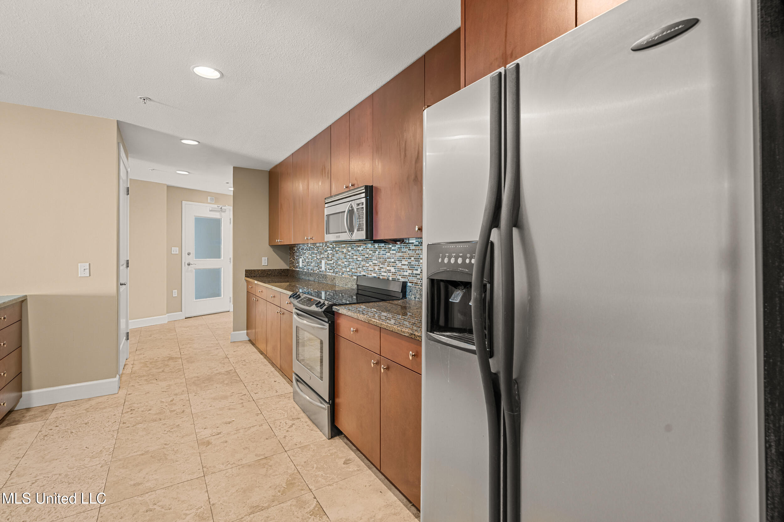 1899 Beach Boulevard, Unit 501 Biloxi, MS 39531 - Photo 22 of 60 22_kitchen_5