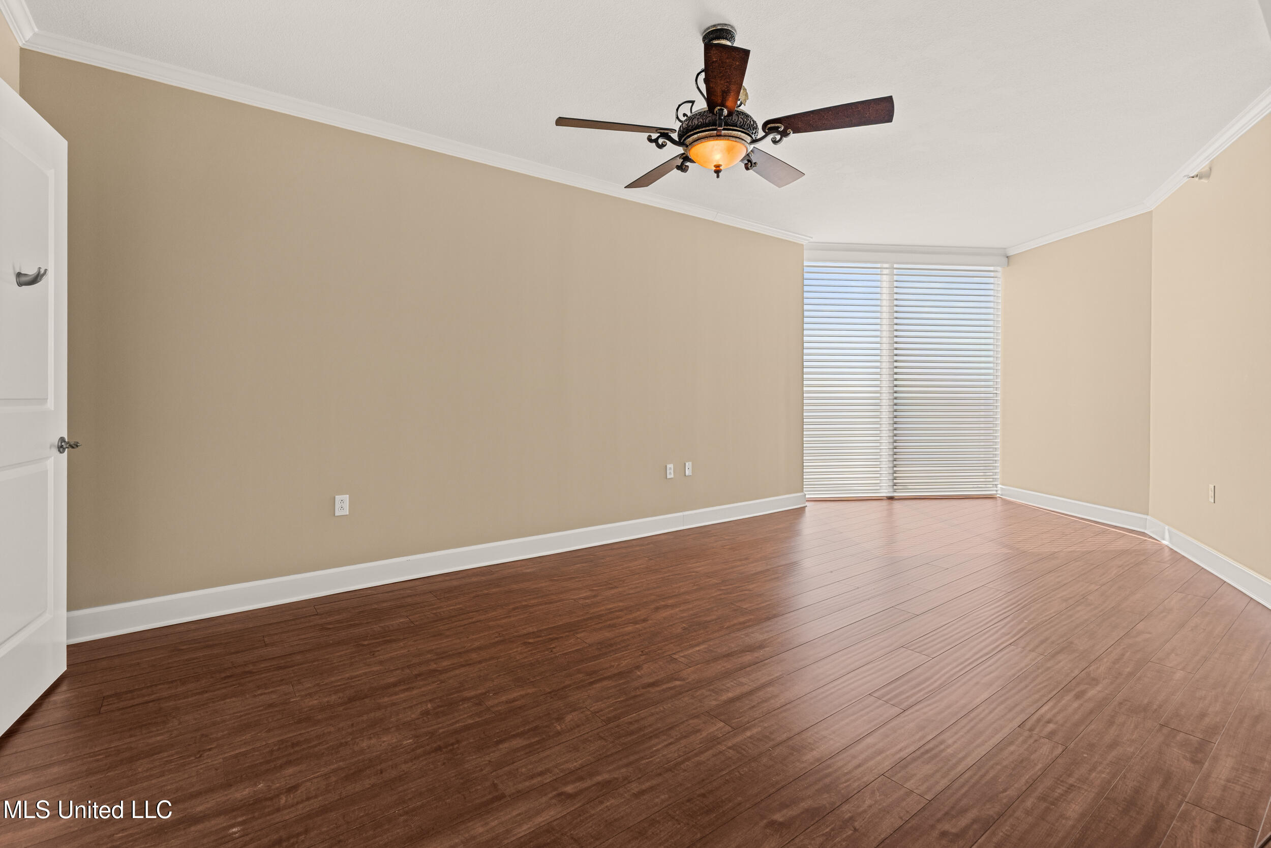 1899 Beach Boulevard, Unit 501 Biloxi, MS 39531 - Photo 25 of 60 25_master bedroom