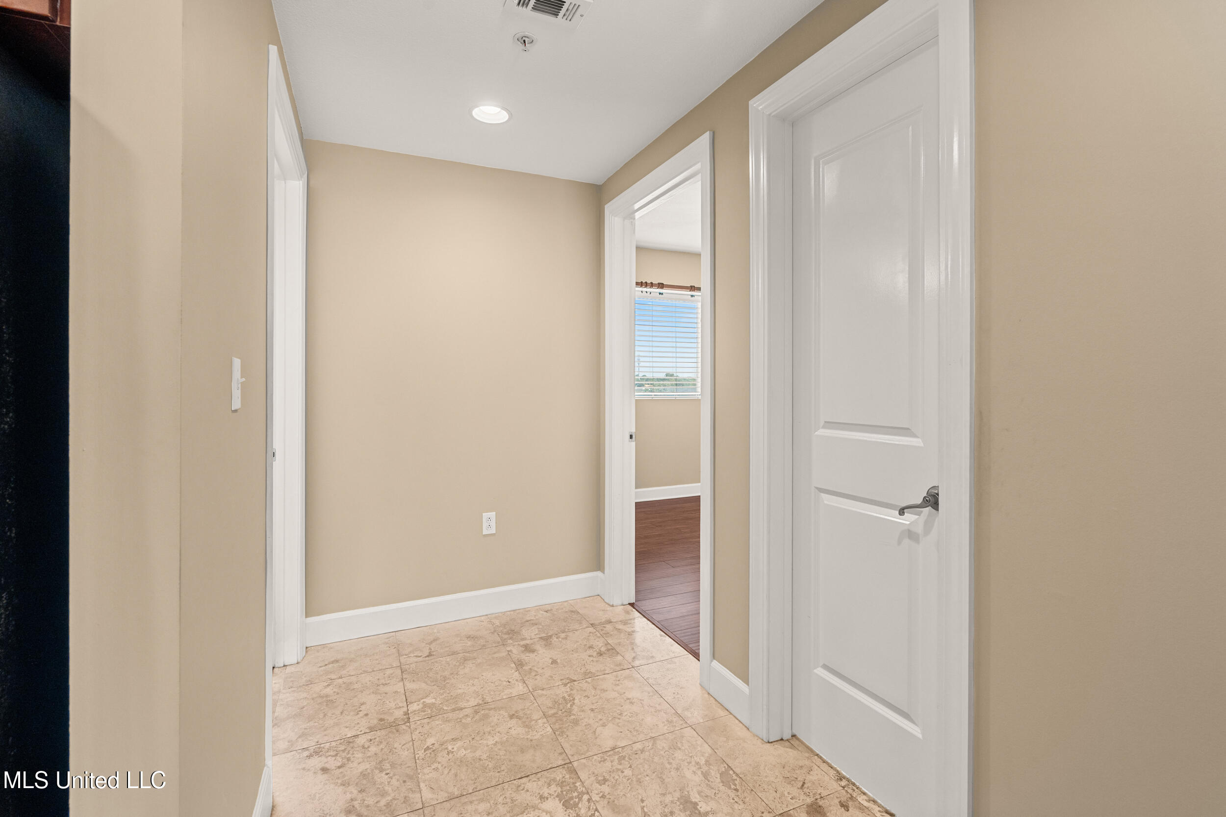 1899 Beach Boulevard, Unit 501 Biloxi, MS 39531 - Photo 35 of 60 35_bedroom hall