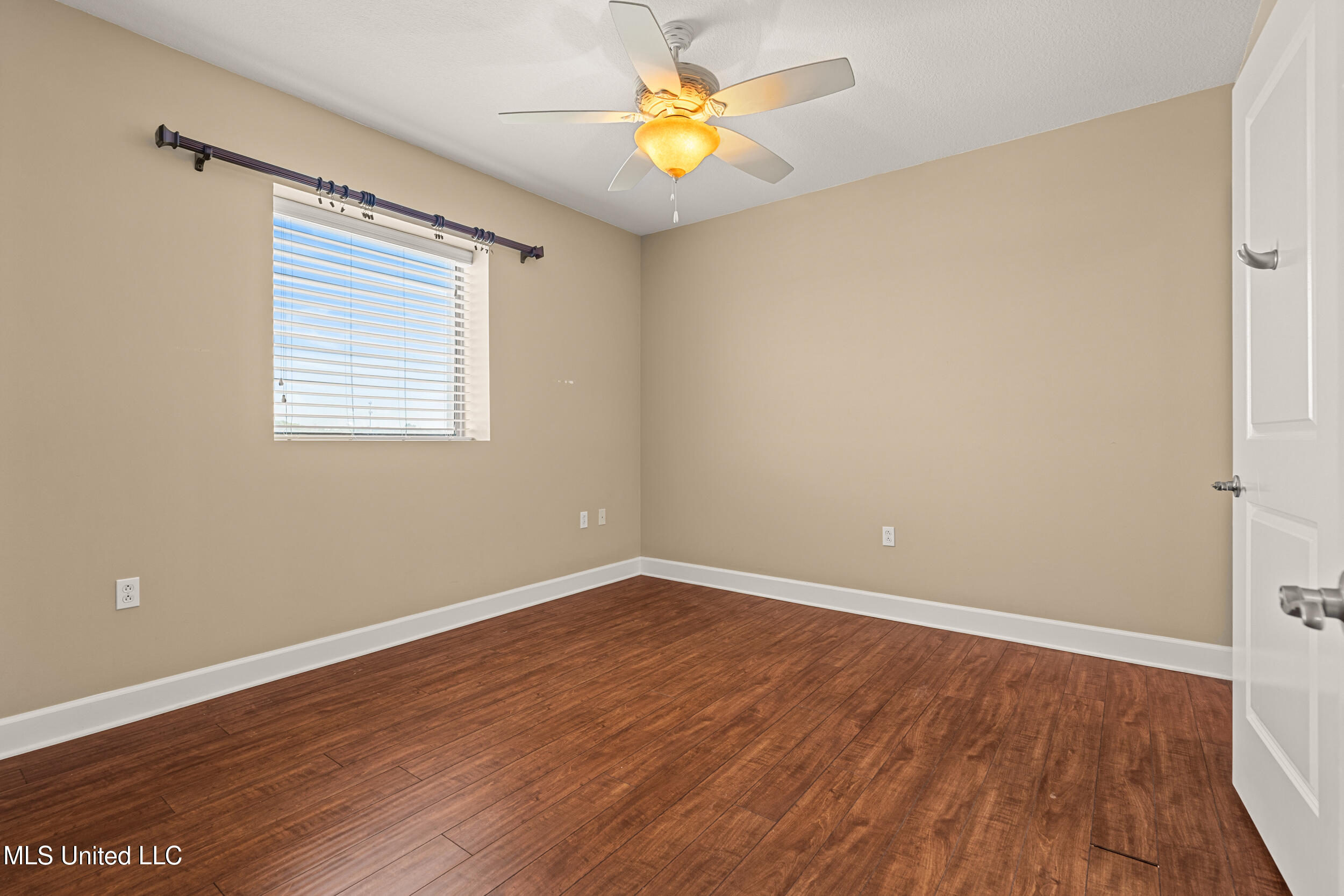 1899 Beach Boulevard, Unit 501 Biloxi, MS 39531 - Photo 40 of 60 40_bedroom 3