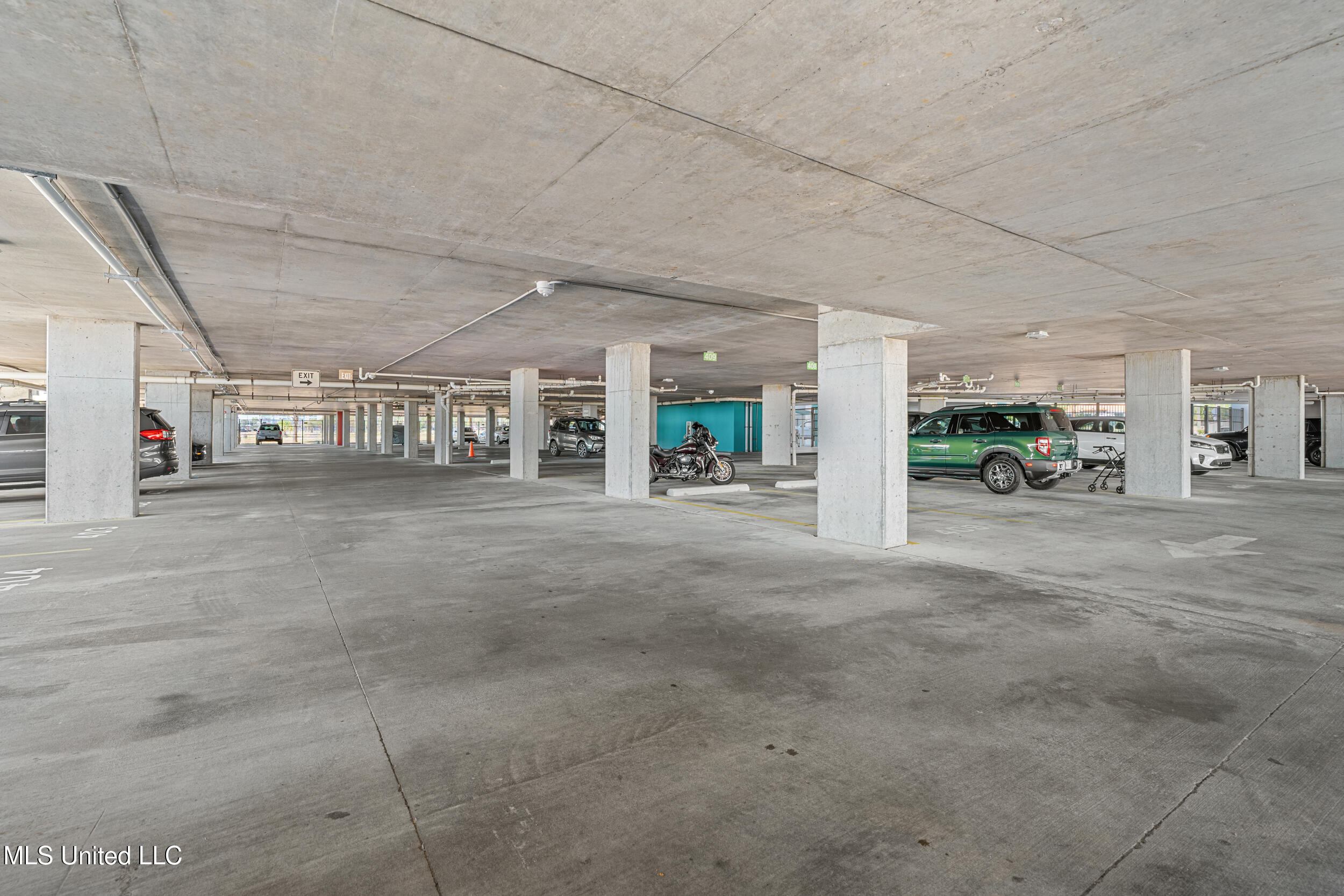 1899 Beach Boulevard, Unit 501 Biloxi, MS 39531 - Photo 4 of 60 4_parking garage