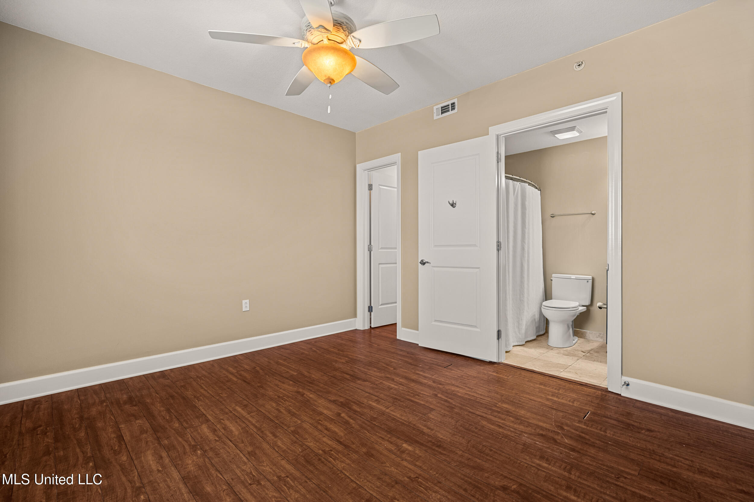 1899 Beach Boulevard, Unit 501 Biloxi, MS 39531 - Photo 41 of 60 41_bedroom 3_1