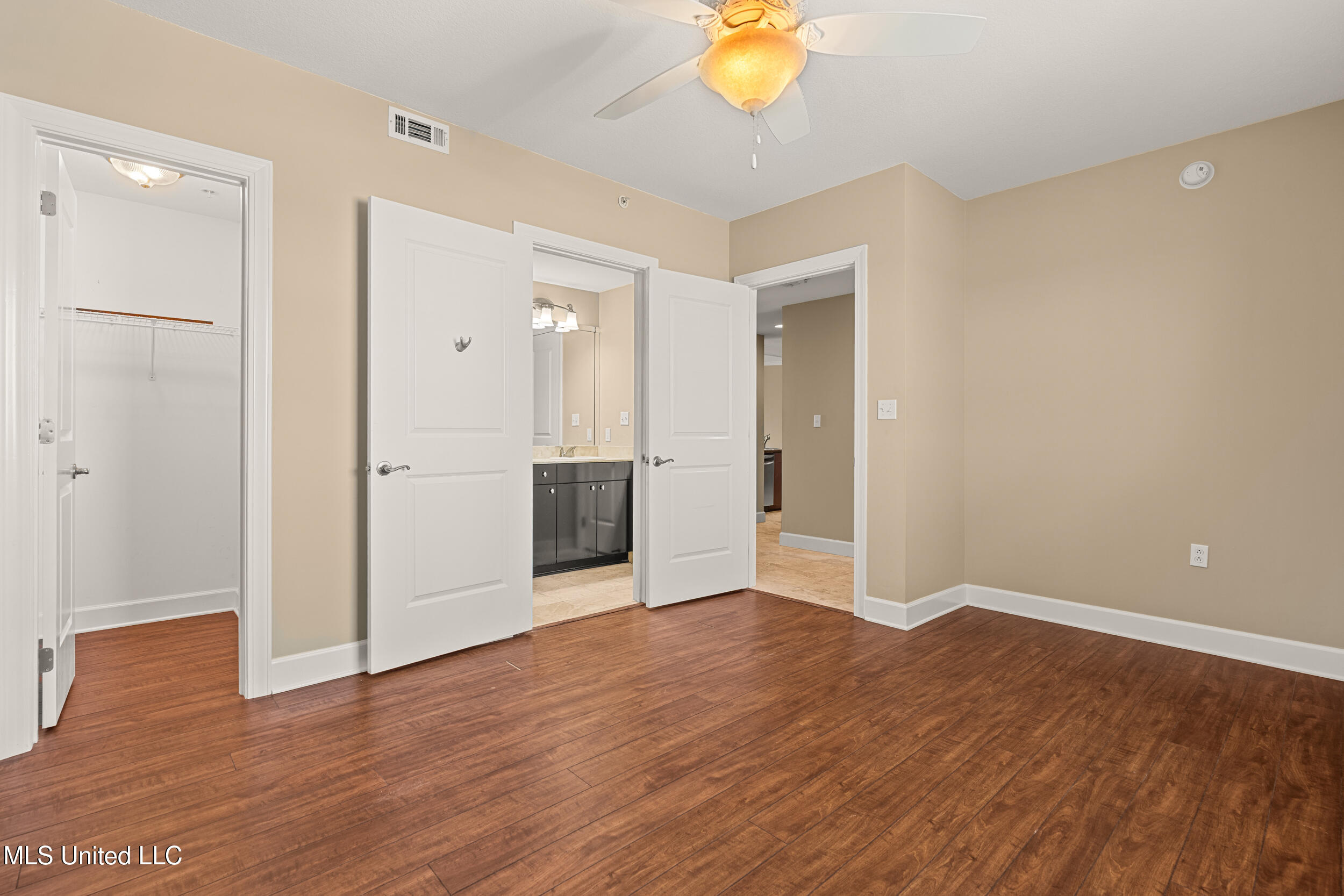 1899 Beach Boulevard, Unit 501 Biloxi, MS 39531 - Photo 42 of 60 42_bedroom 3_2