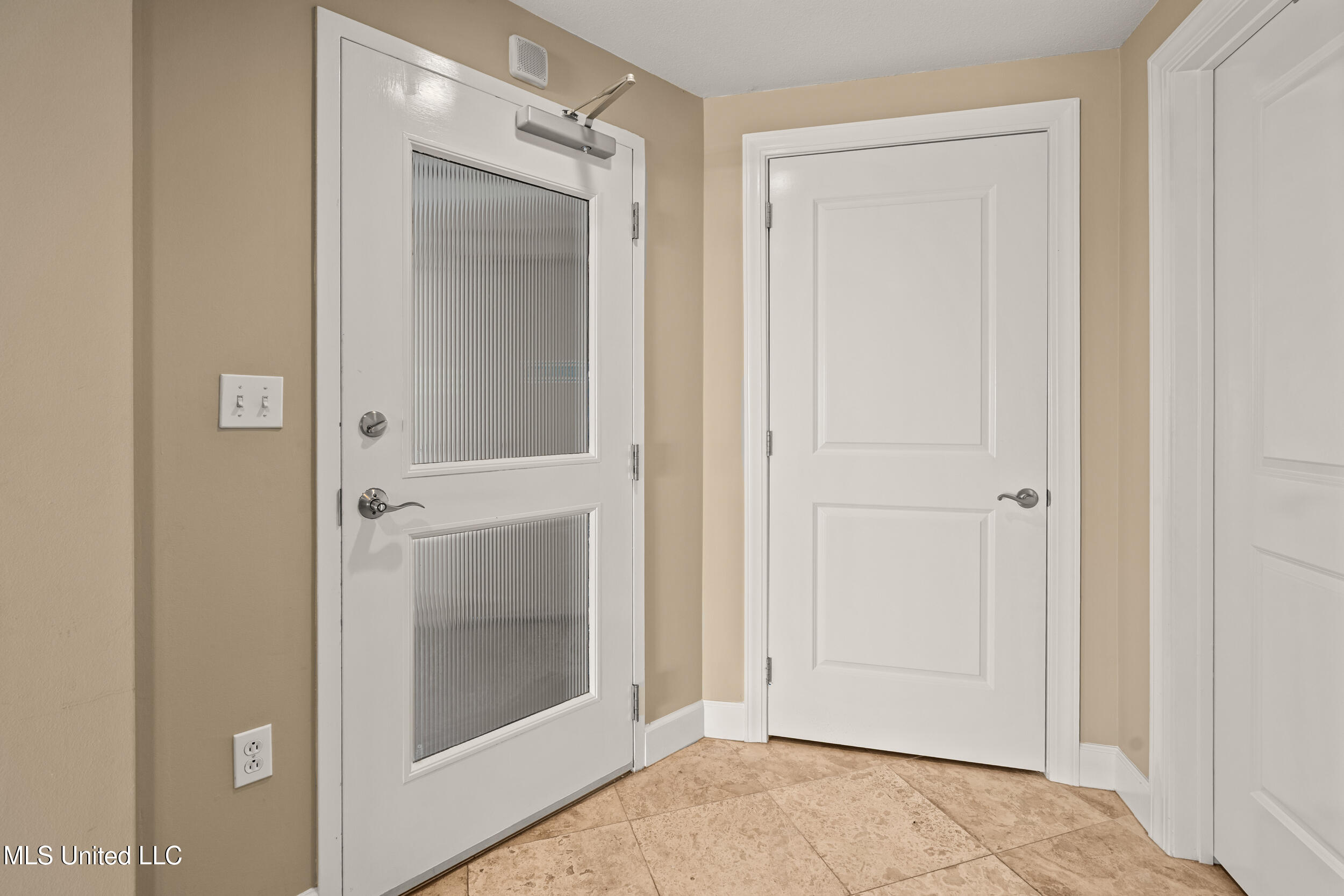 1899 Beach Boulevard, Unit 501 Biloxi, MS 39531 - Photo 7 of 60 7_entrance