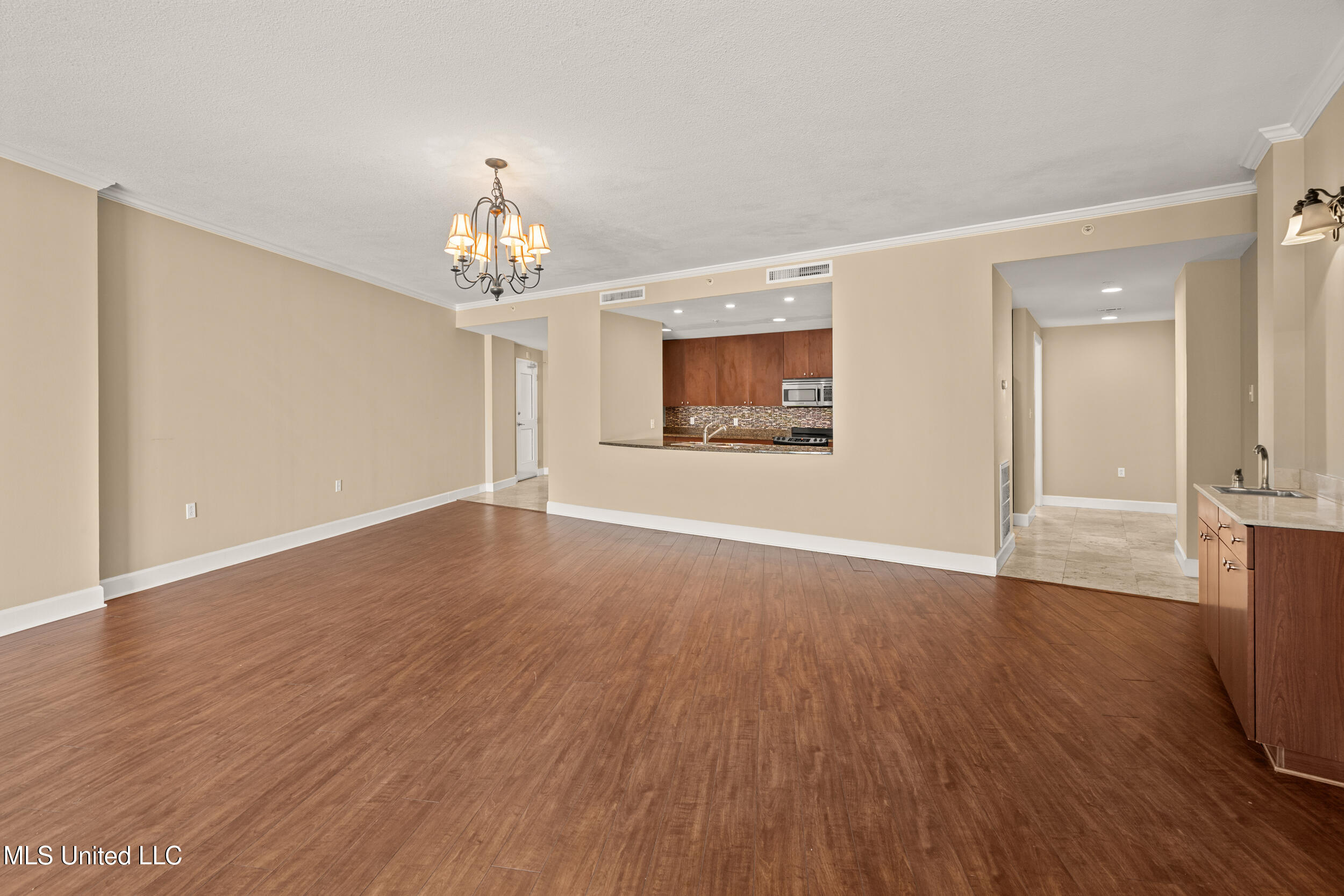1899 Beach Boulevard, Unit 501 Biloxi, MS 39531 - Photo 8 of 60 8_livingroom_entrance