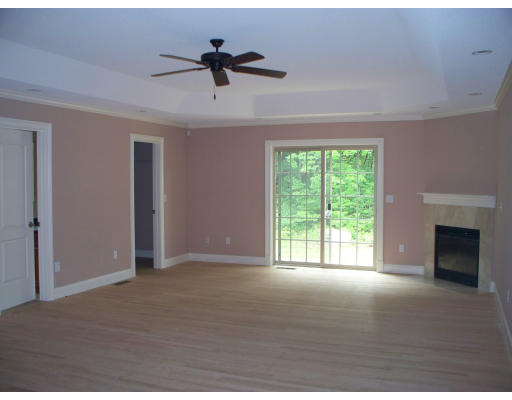 37 Longfellow Road Holyoke, MA 01040 - Photo 7 of 14